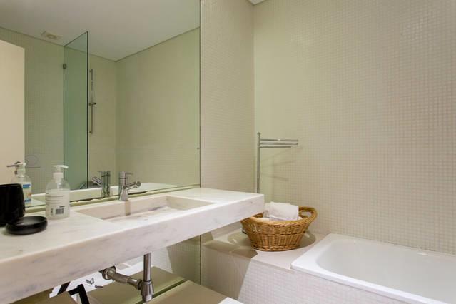 Santa Catarina Apartment - No Centro Da Cidade Com Garagem, Perto Do Timeout Market Lisbona Esterno foto